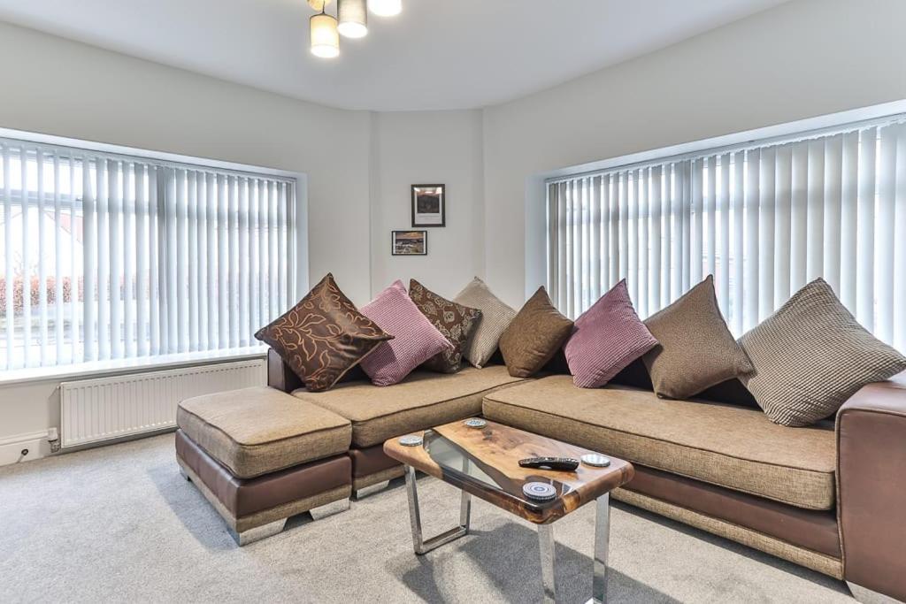 Luxury Spacious Pad With Games Room Sheffield Dış mekan fotoğraf